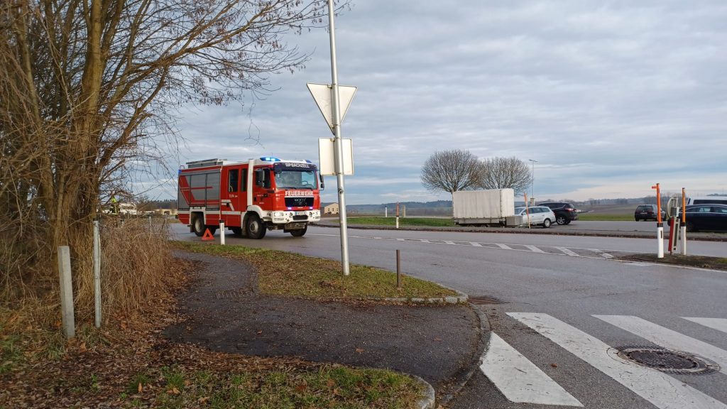 Verkehrsunfall Aufräumarbeiten 31 12 2022 FF Sipbachzell